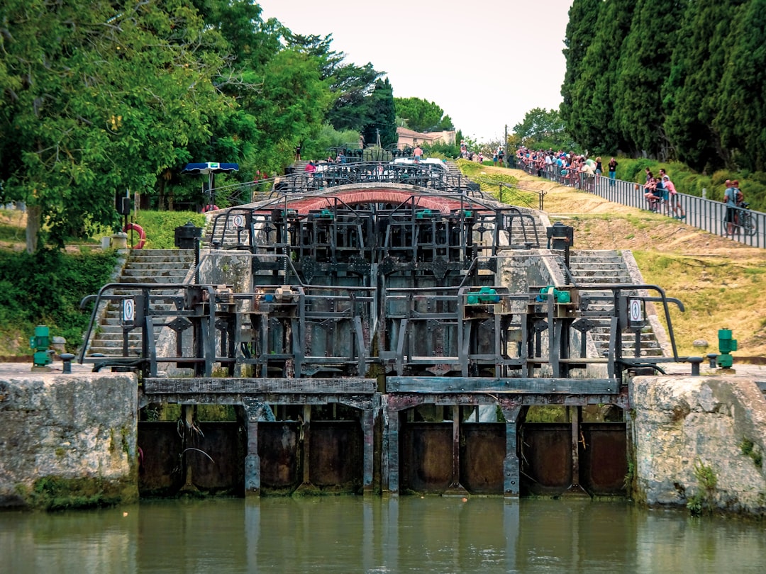 Canal du Midi à Béziers, Hérault — intervention à Servian